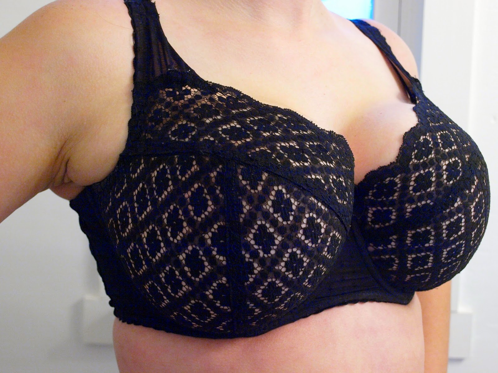 BroadLingerie on X: Vavoom in velvet! This Broad was so pleased with her  #EwaMichalak velvet bra that she had to send us a picture (used here with  permission of course!)😍  /