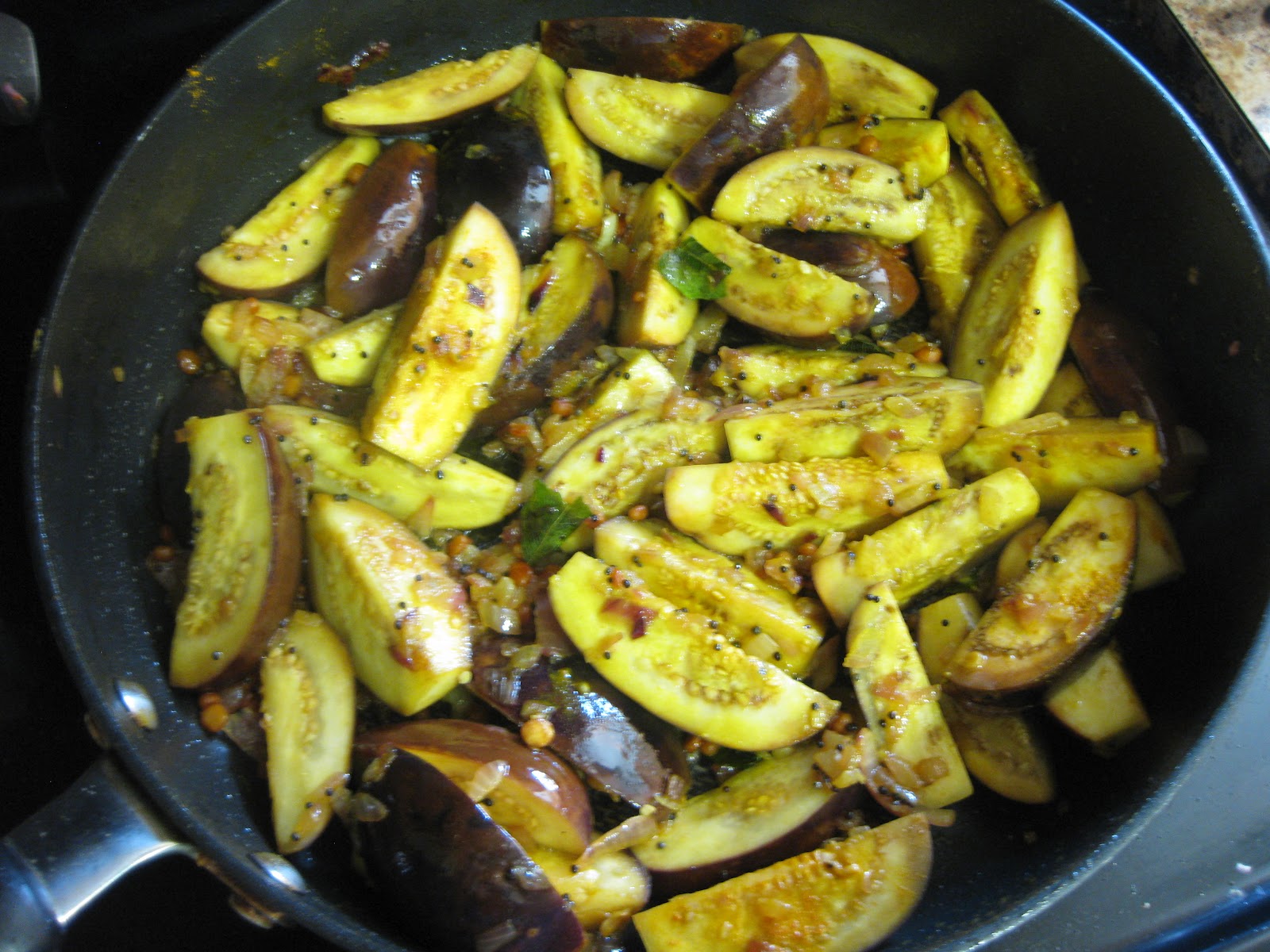 Kathirikkai Podi Curry/Eggplant Curry with Freshly ground spice powder