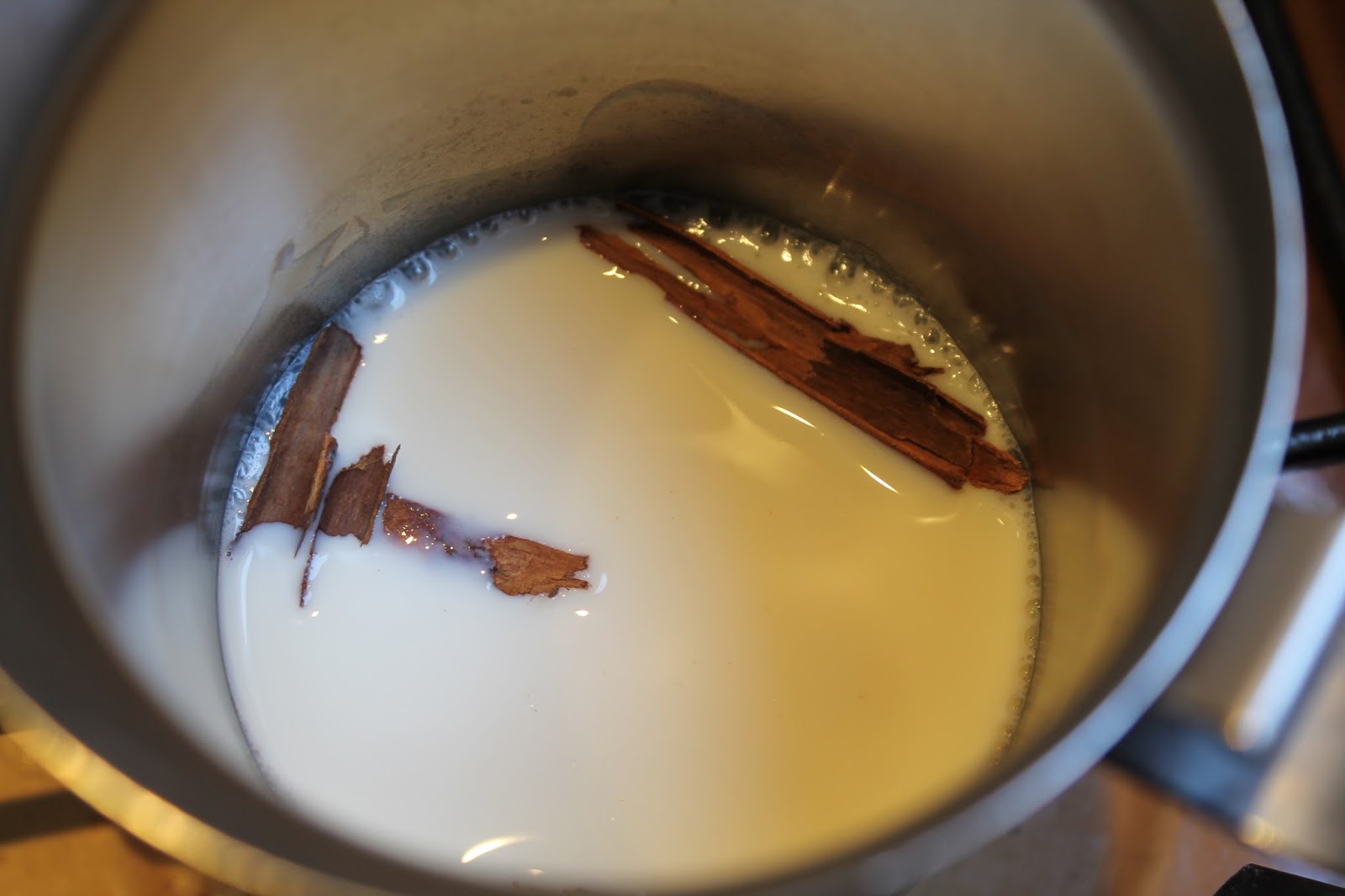 le tenere dolcezze di resy Quesadillas di Quito e cioccolata in tazza