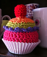 http://delimalimoncraft.blogspot.com.es/2012/11/hoy-un-cupcake-de-amigurumi-en-mondays.html