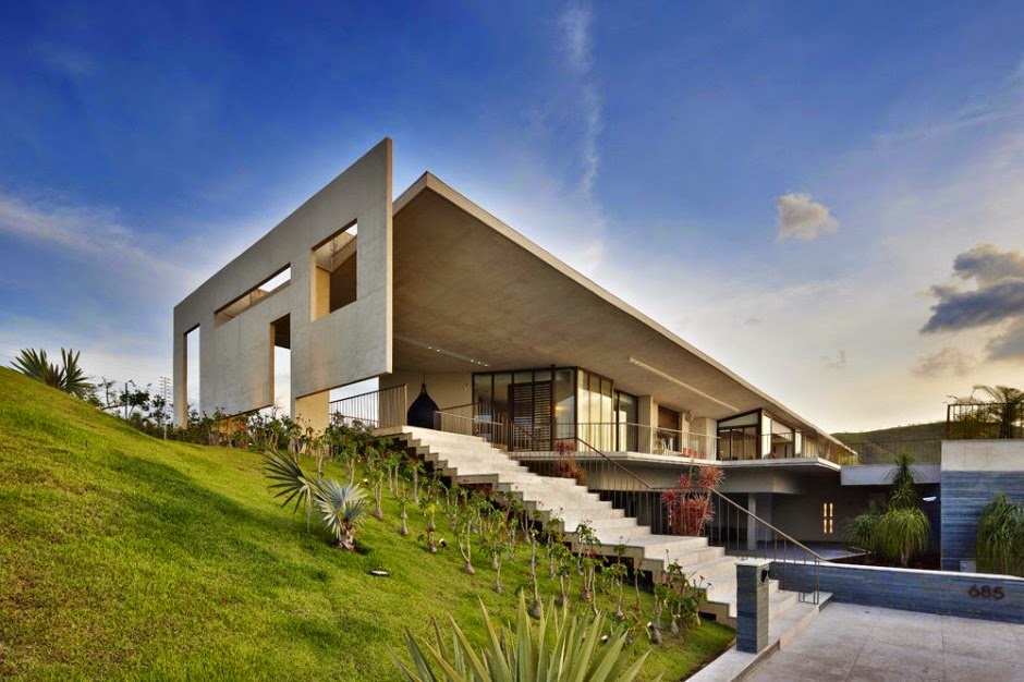 Estate home design in era of modernization