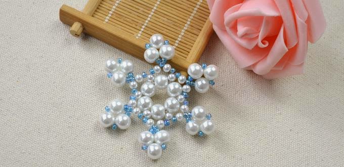 http://lc.pandahall.com/articles/2161-christmas-jewelry-tutorial-on-how-to-make-a-beaded-snowflake-ornament.html