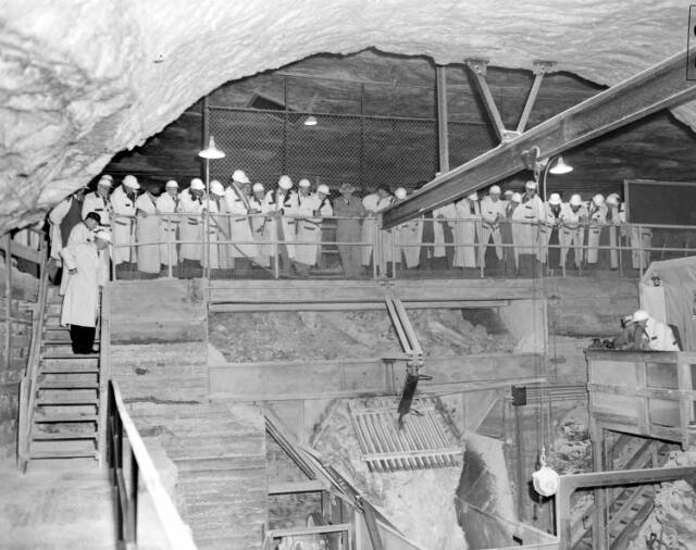 World Of Technology The Detroit Salt Mine Lies 1200 Feet Below The City (10 Pics)