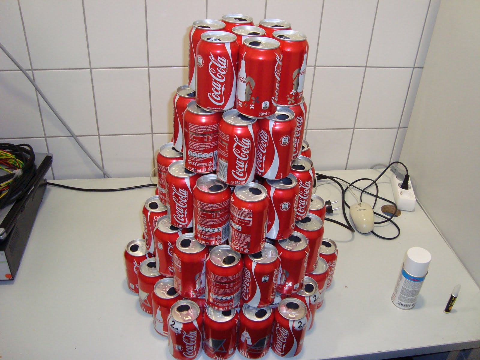Oh look! A soda can Christmas tree It's almost there