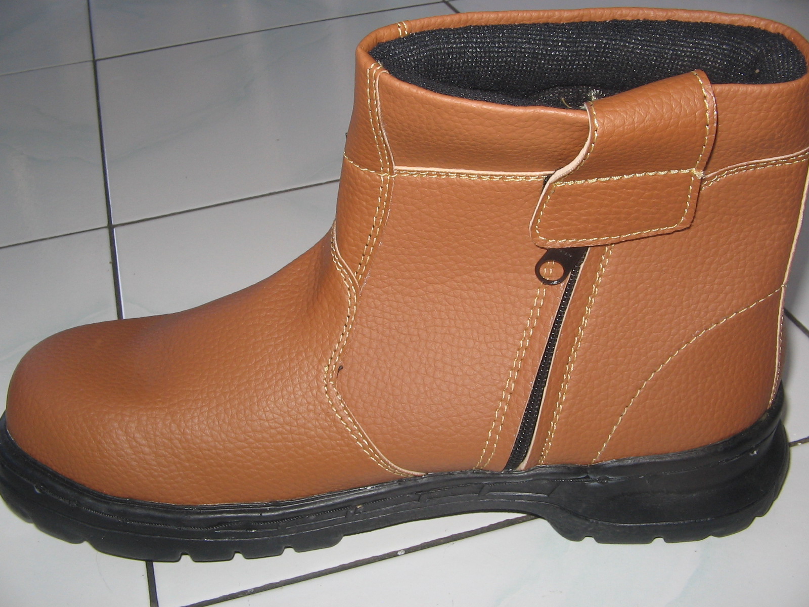 Jual Sepatu Safety Surabaya Agen Perlengkapan Safety Perlengkapan TNI, POLRI, Security