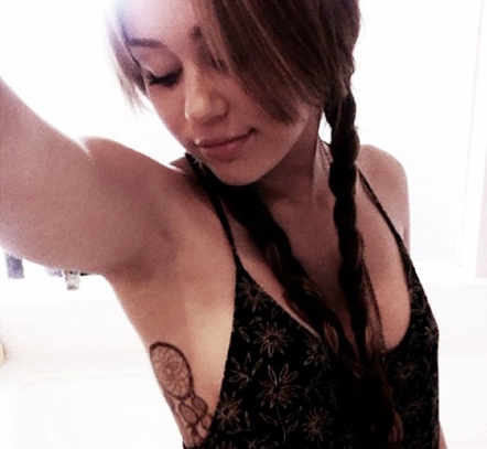 Tattoo Makeup Cover on Miley Cyrus Struck A Very Sensual Pose While Getting Her Latest Tatoo