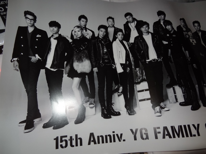 [Pics] YG Family Concert 2011 Libro de fotos+ Posters  YG+FAM+PHOTOBOOK+7