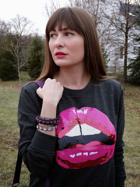 pink lips sequin sweatshirt from forever 21, as worn by fashion blogger, Jen, of House Of Jeffers | www.houseofjeffers.com