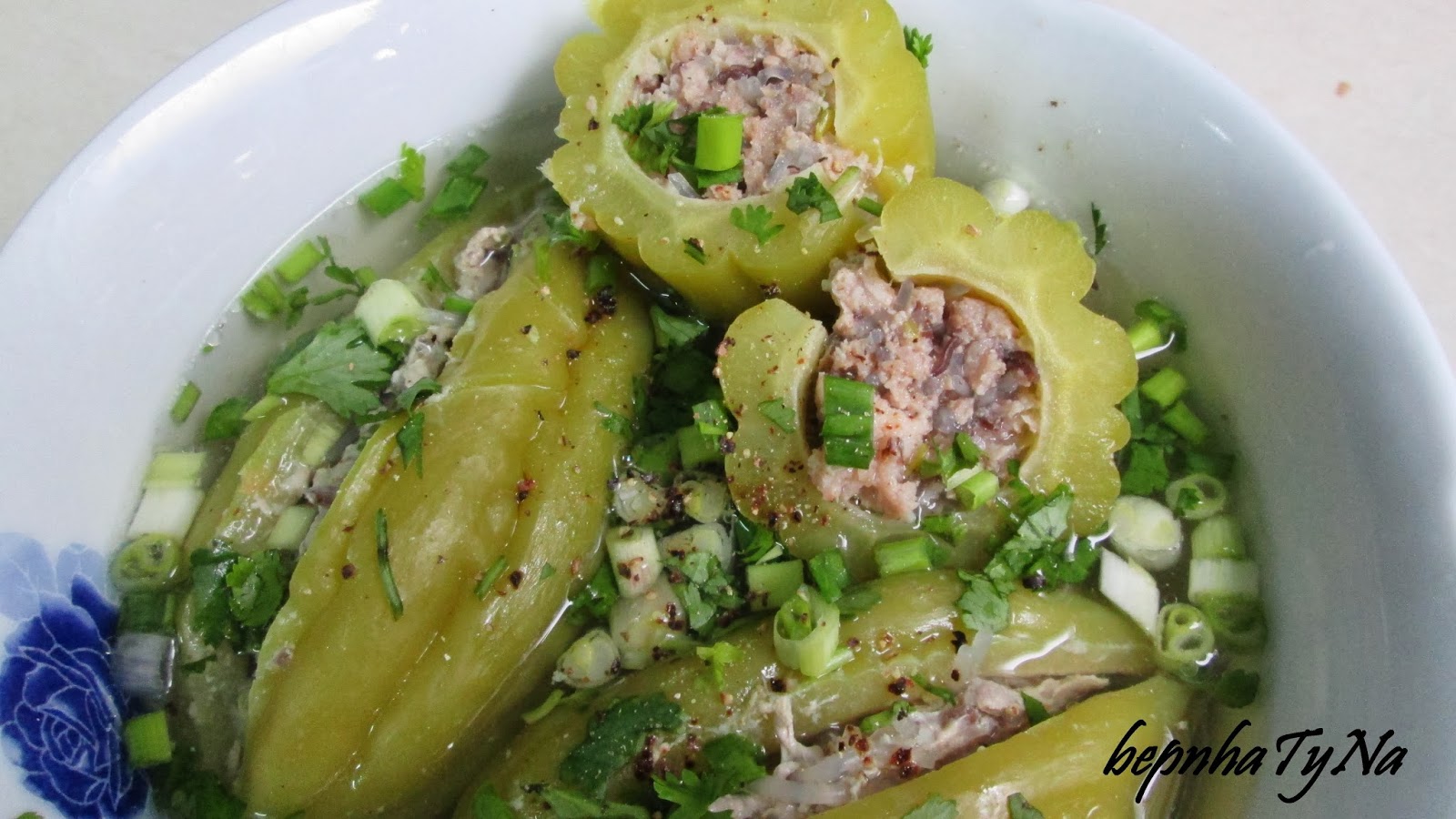 Bếp nhà TyNa: CANH KHỔ QUA HẦM