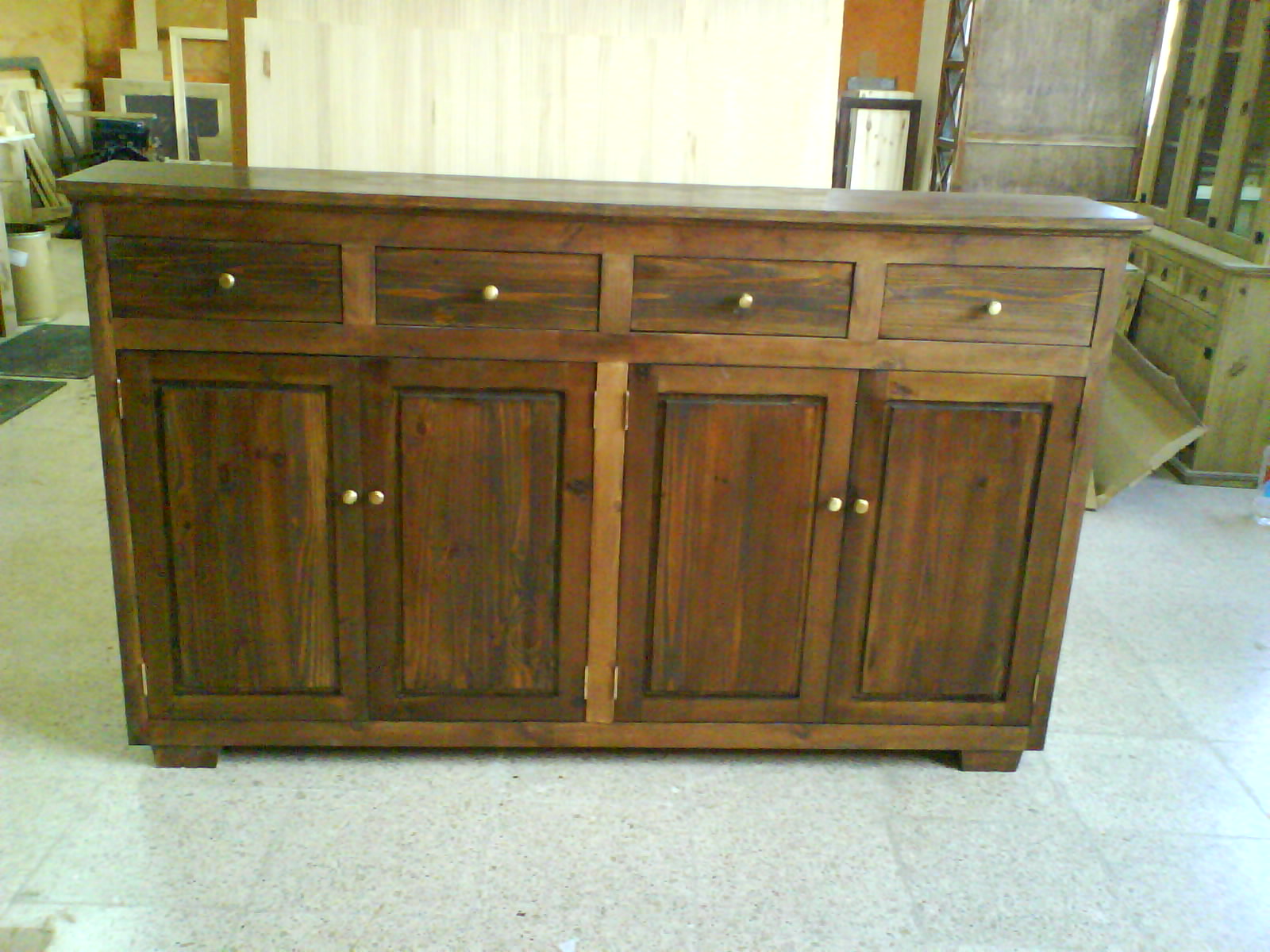 en madera de pino y roble estan terminados con cera natural y betun de en madera de pino y roble estan terminados con cera natural y betun de