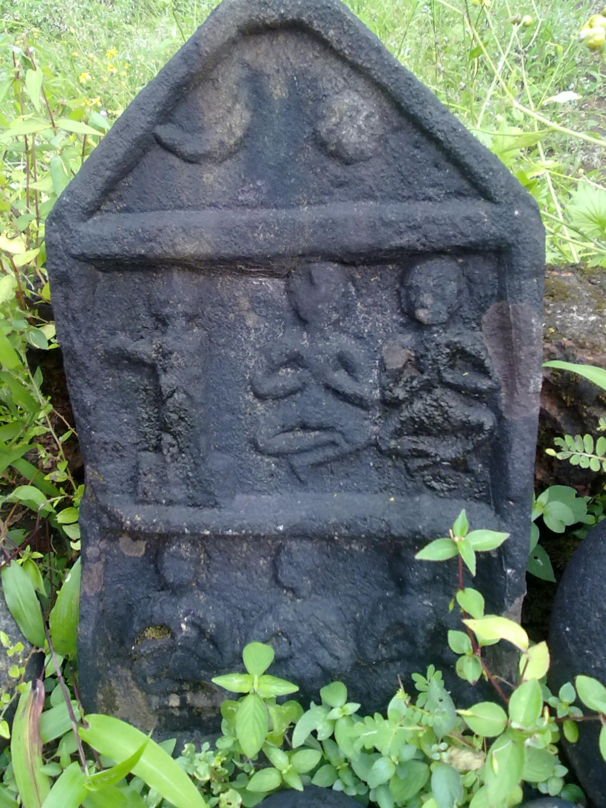 विरगळ (दुसरा) जवळून