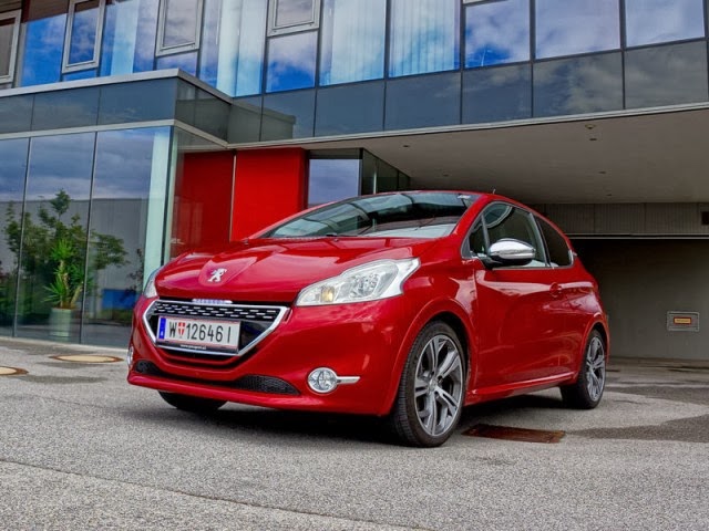 Peugeot 208 GTI with 208 horsepower for a maximum speed of 230 km