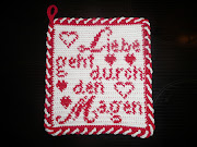 Topflappen lustige Sprüche für die Küche häkeln. Liebe geht durch den Magen