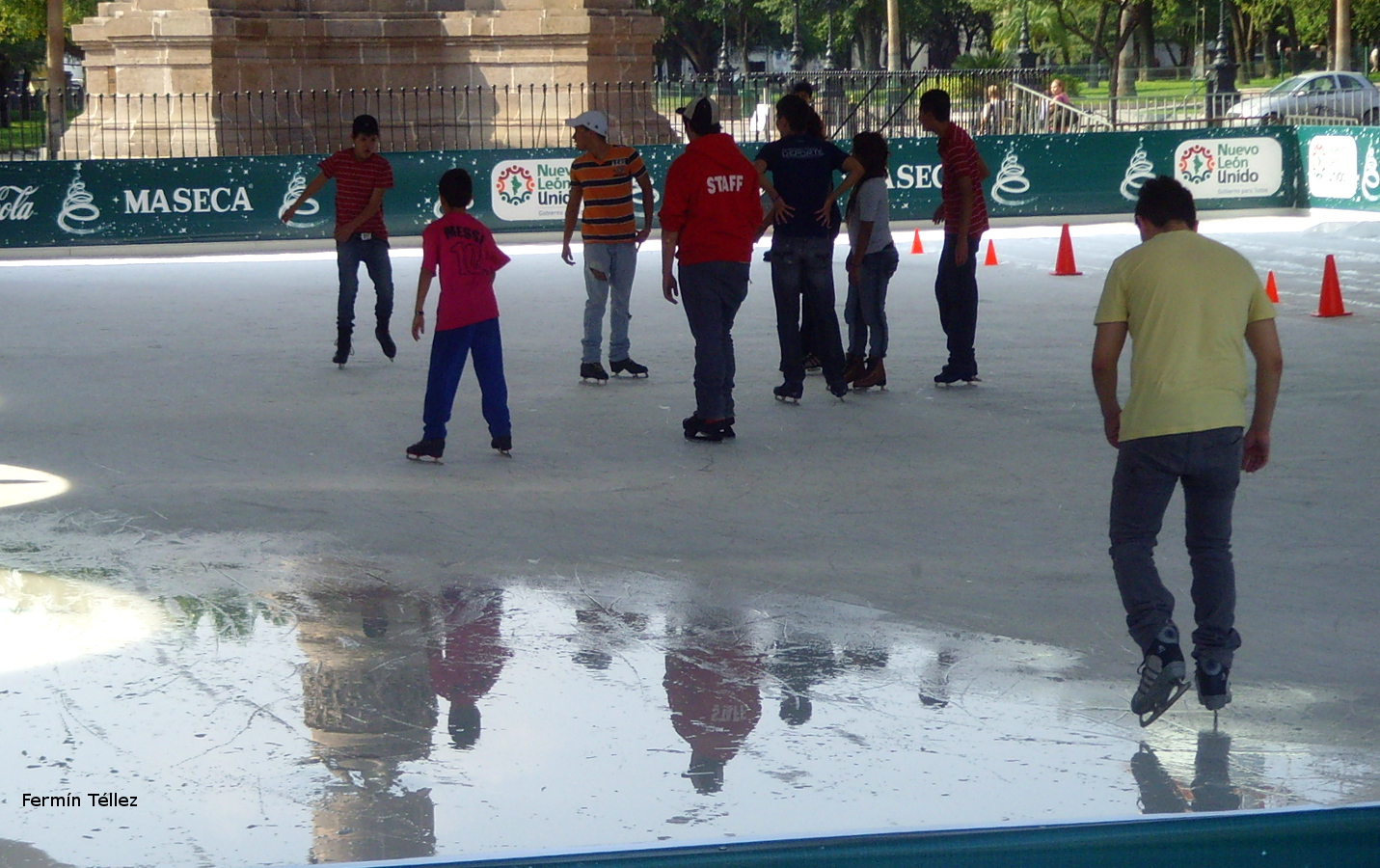 Monterrey, México: Pista para patinaje sobre hielo en Monterrey