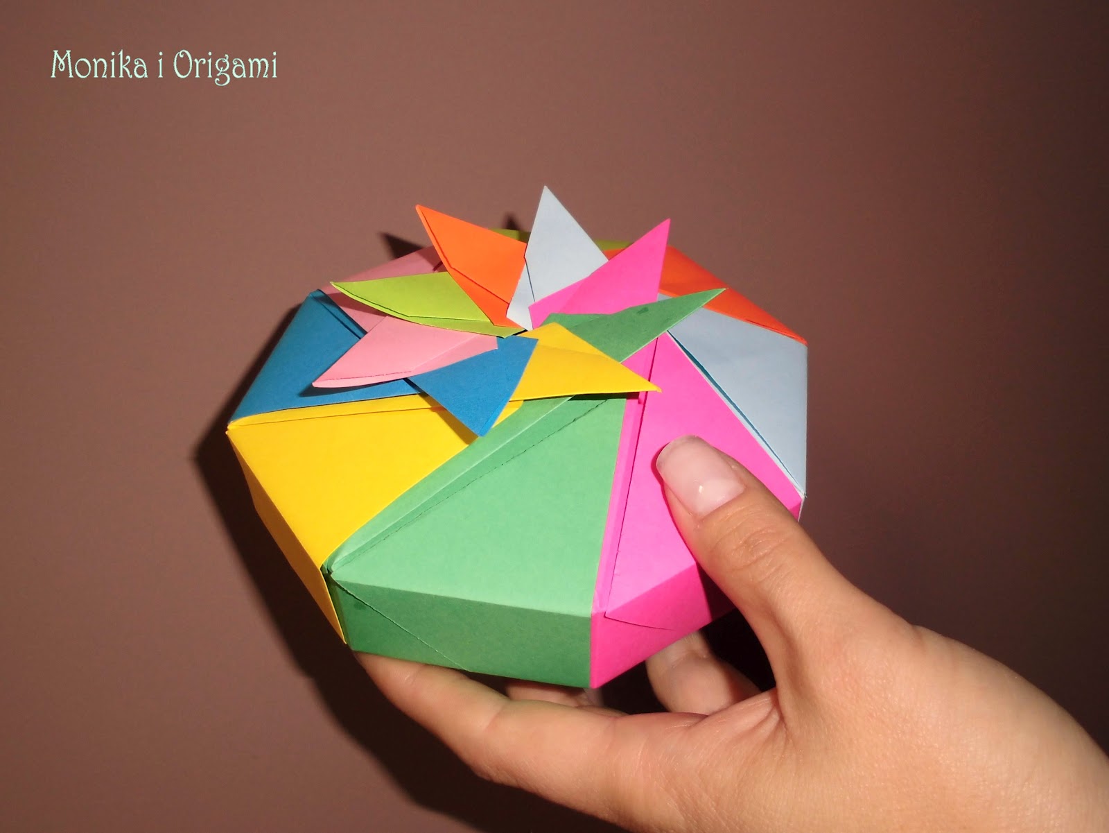 Jak Zrobic Zamykane Pudelko Z Papieru Pudelko Origami