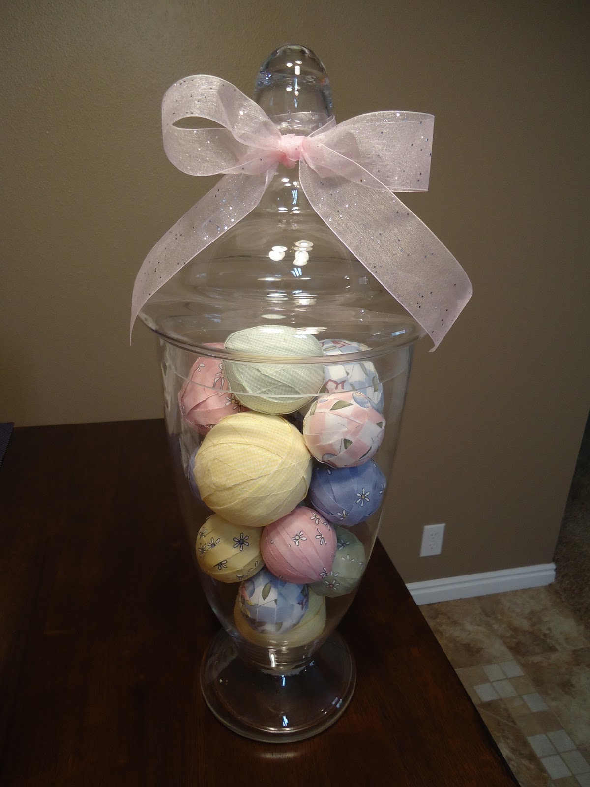 Cobblestones & Ivy apothecary jar with changeable filler