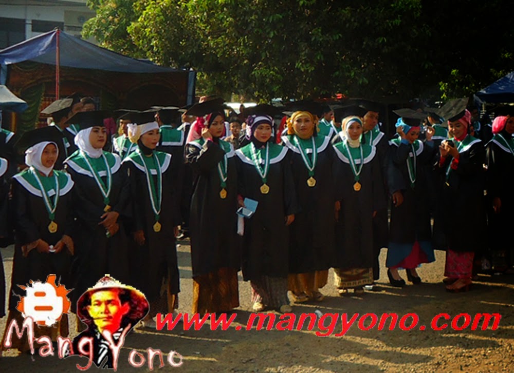 Sebelum acara wisuda dimulai Sebelum acara wisuda dimulai