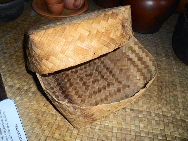 besek tempat menyimpan bumbu dapur besek tempat menyimpan bumbu dapur
