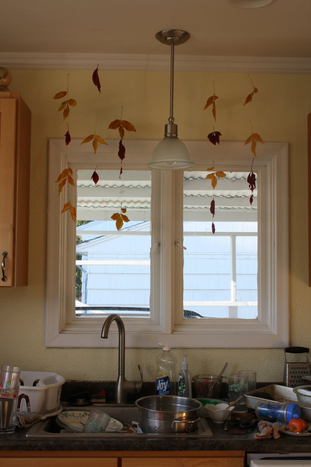 A Homemaker's Journal leaf mobile