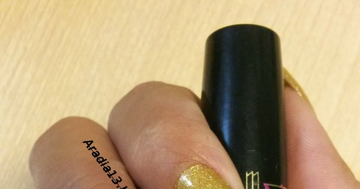 Aradia's blog Christmas Holly Nails