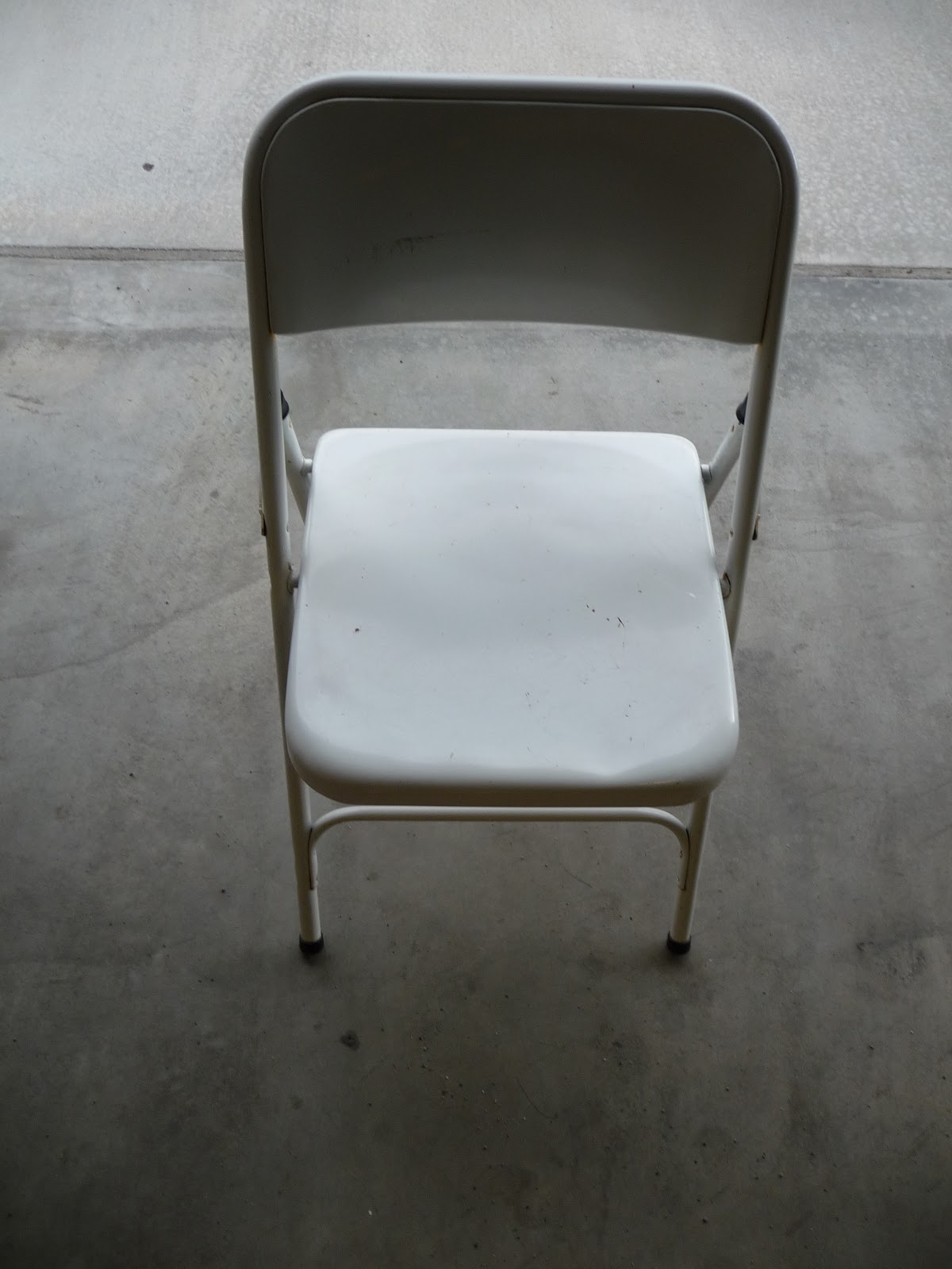 Recreate, Recycle, Reside A fun way to recycle old folding chairs