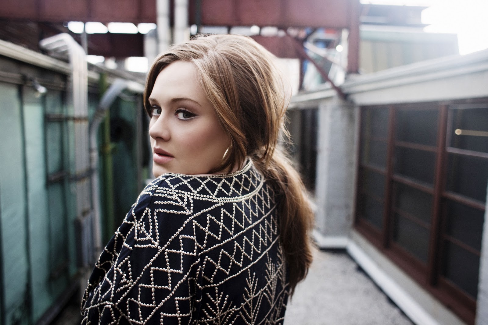 http://1.bp.blogspot.com/-uLdC3dL21Js/Ts-evjYa4TI/AAAAAAAAAfk/cTdo-IQjBl8/s1600/adele22.jpg