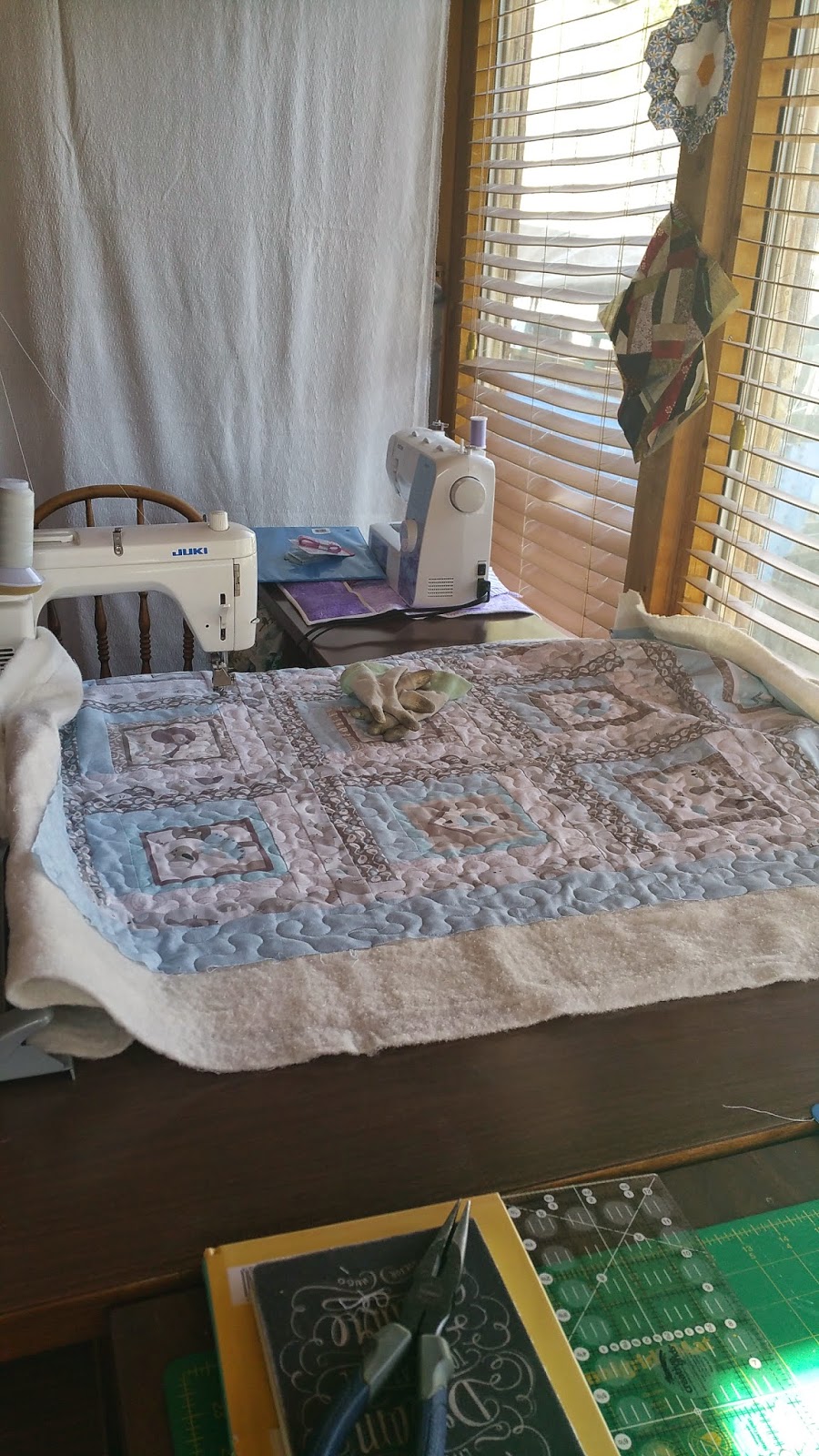Sara's Quilting Corner Elmers Glue Quilt Basting Tutorial