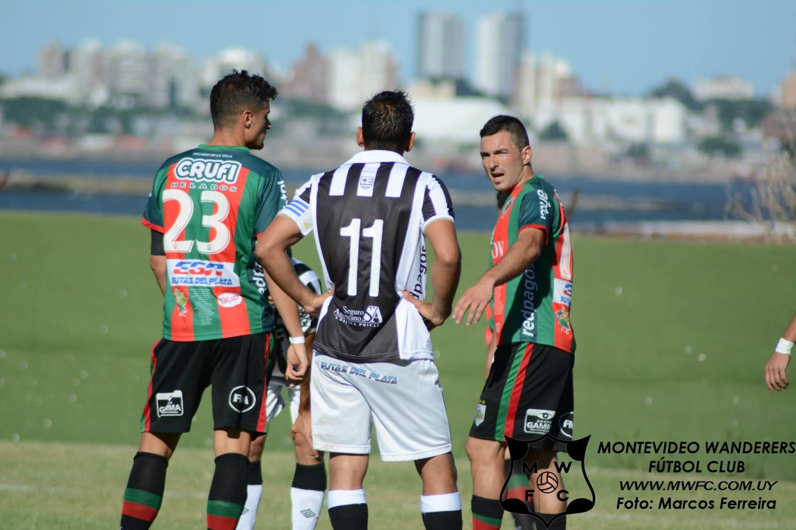 Racing de Montevideo le ganaba 1-0 a Plaza Colonia, pero el partido fue  suspendido por fuertes lluvias