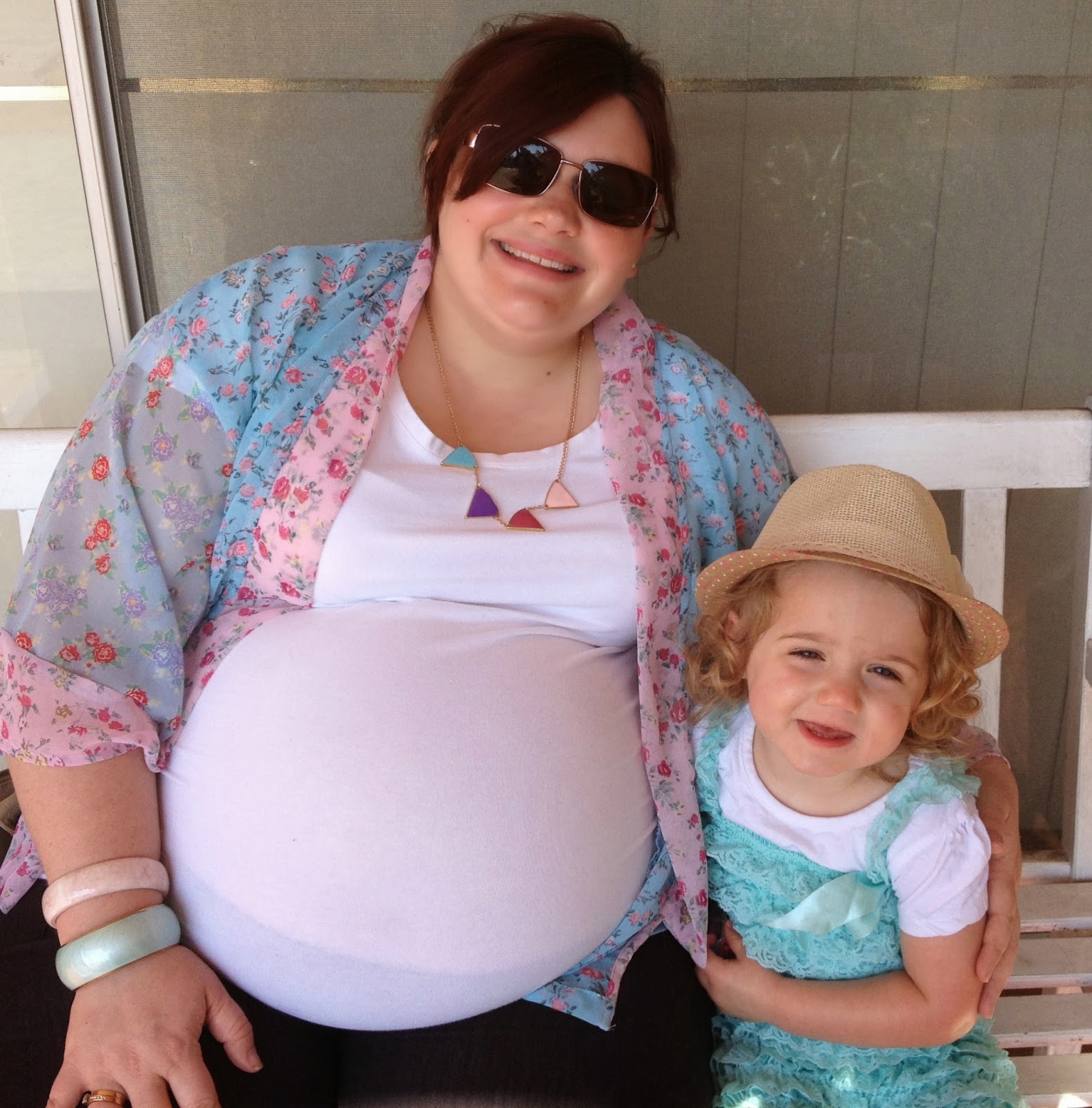 Aussie Twin Sister: The Images That Went Viral Overnight - 4qhxzke
