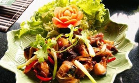 món bồ câu xào sả ớt