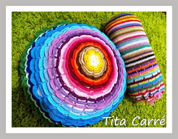 Almofada Cilindro Multi colorido em crochet