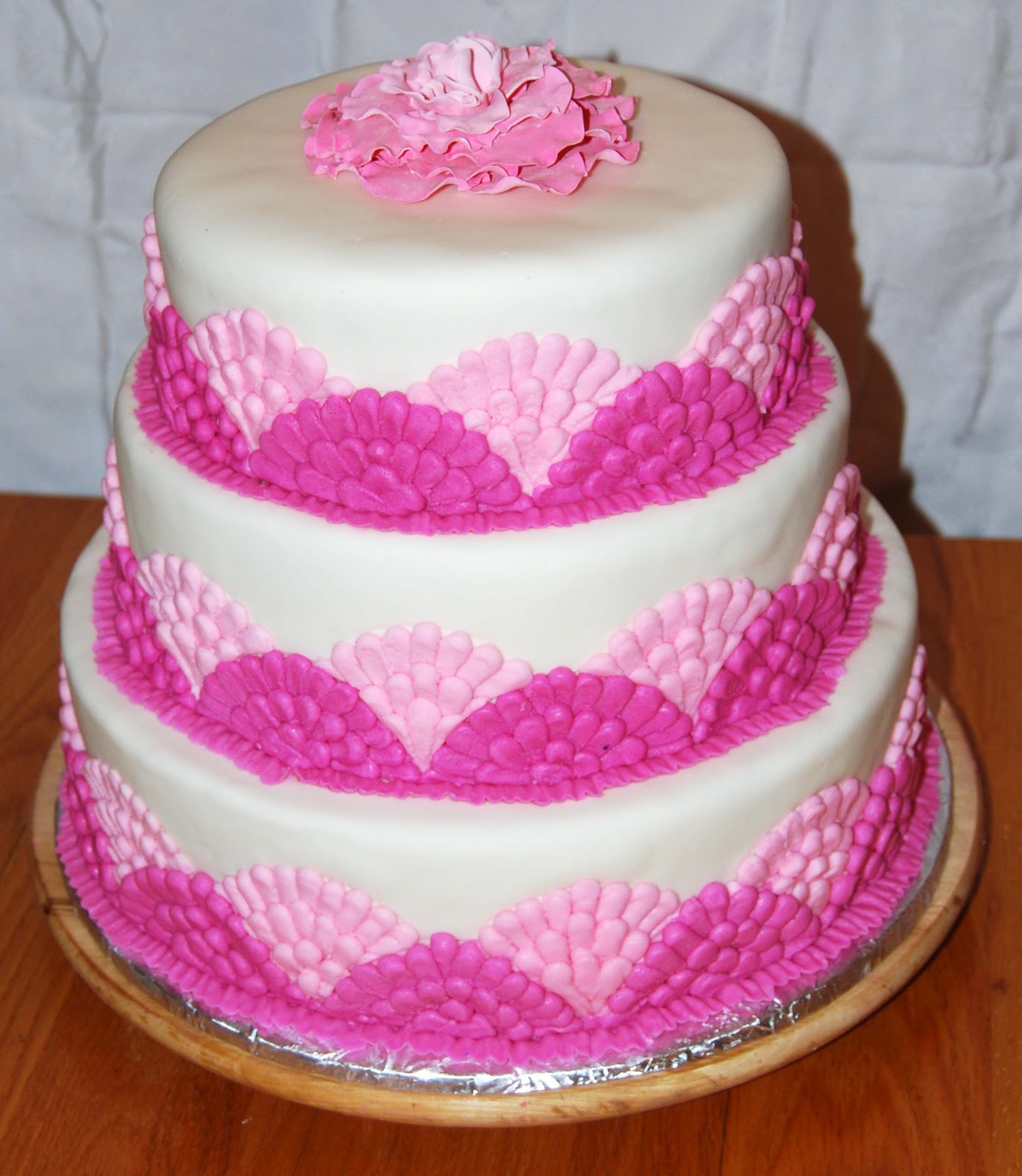 Leelees Cakeabilities Pink Scallop Wedding Cake