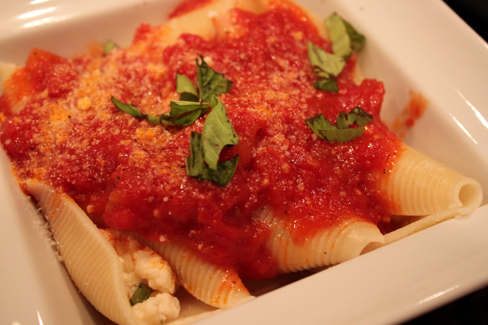 Kelly's Healthified Kitchen Ricotta Shells with Homemade Marinara