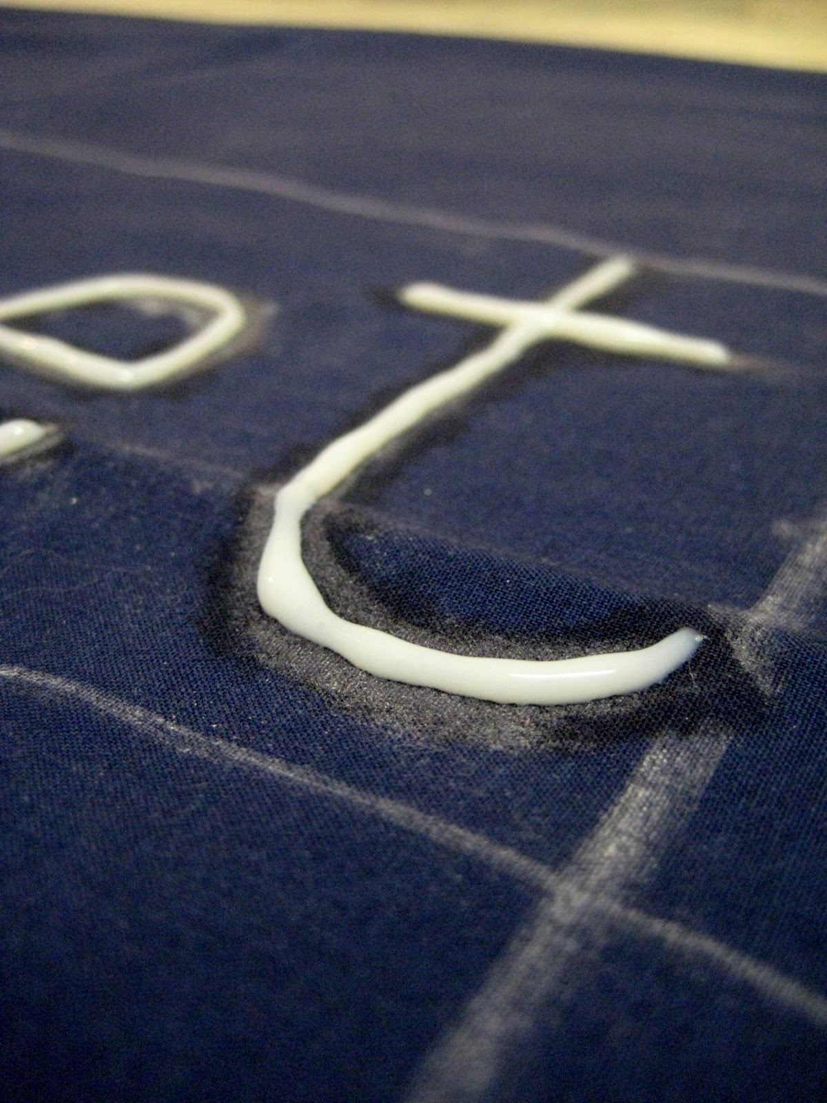 Blue Moon Sun "Sweet Dreams" Bleach Pen Pillowcase Tutorial