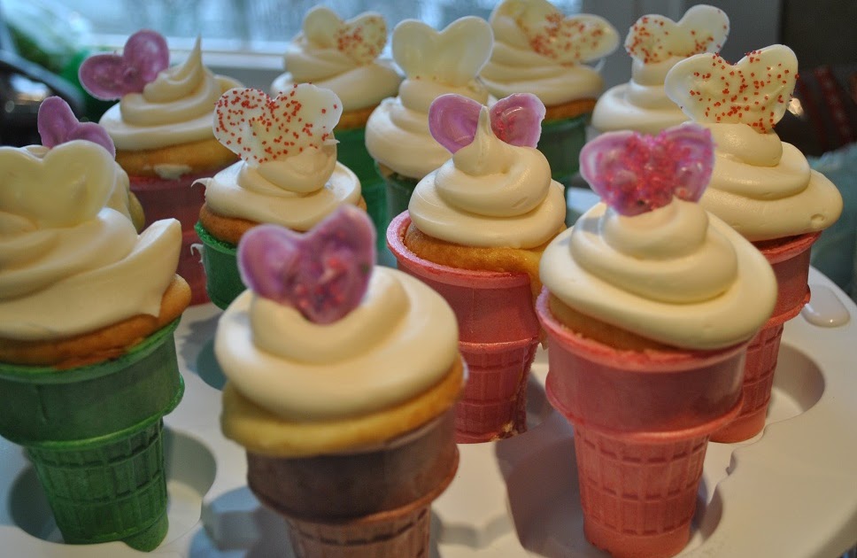 Happy Crafty Kids Ice Cream Cone Cupcakes & Carrier