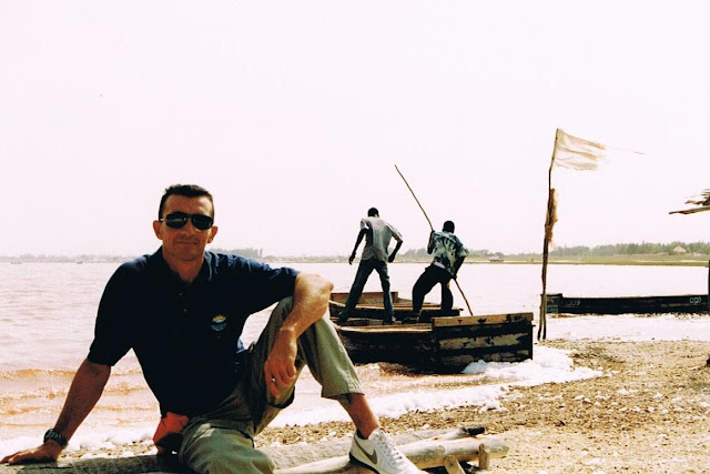Yayo a orillas del lago cuando era rosa (2003) Yayo a orillas del lago cuando era rosa (2003)