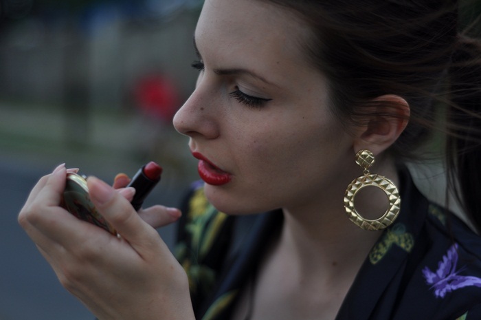 MicroCosmos: Chinese, Japanese, dirty knees, look at these