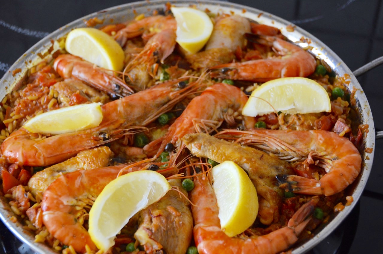 PIZZA FOR BREAKFAST MIXED PAELLA 'PAELLA MIXTA'