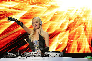 Paris Hilton playing some music in Sao Paulo in front on an awesome fiery background