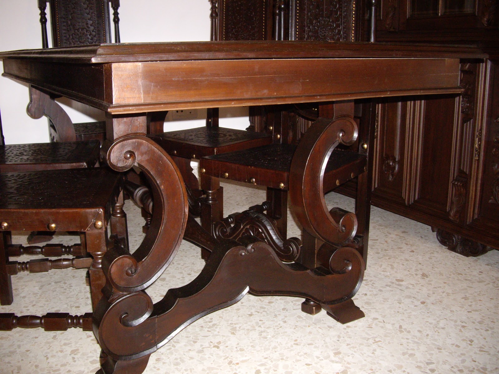 Antiguedades Muebles de salon Antiguo con mesa de comedor y 8 sillas