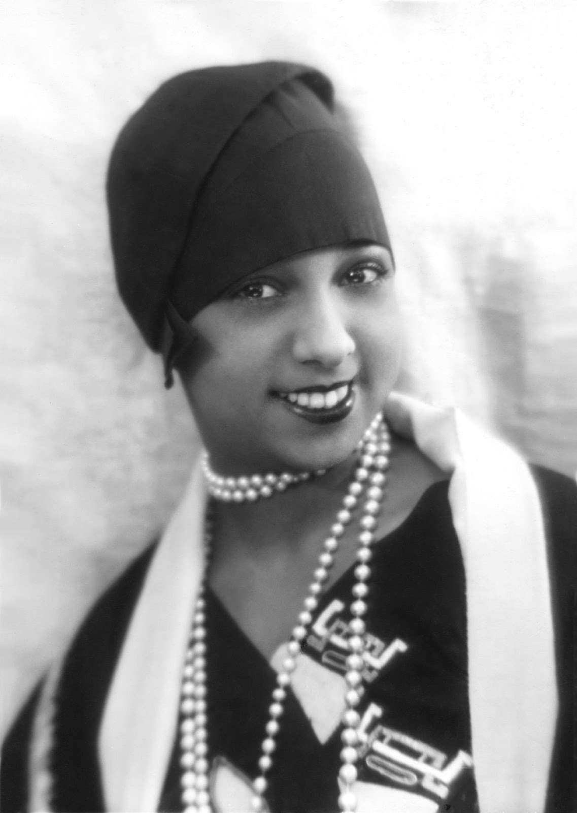 Adventures of a Chic Shop Girl Famous Women in Classic Pearls
