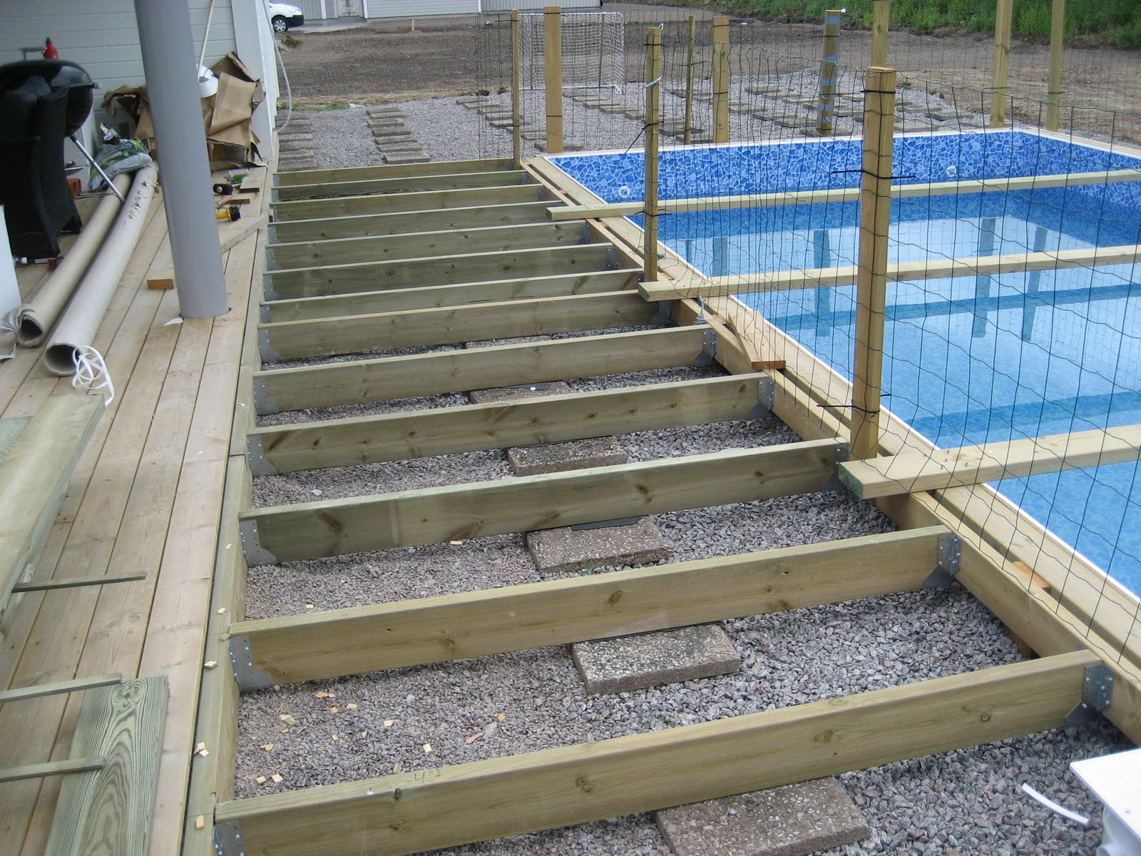 trädäck runt pool ritning