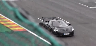Top Gear-Crew und der McLaren P1 auf der Rennstrecke von Spa-Francorchamps