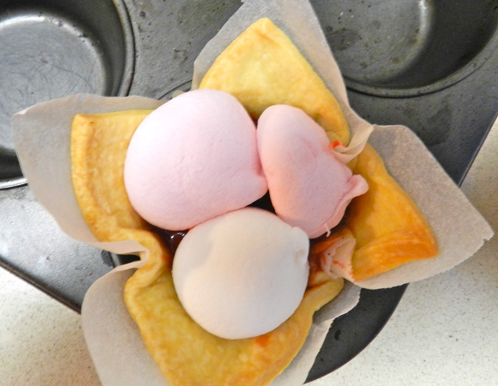 the cereal diner balsamic strawberries & marshmallow tart