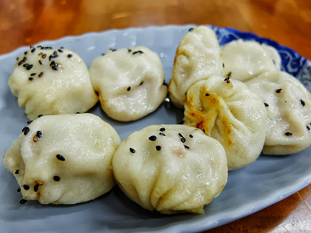 【高雄。三民區】熱河街超有名的"上海生煎包" 【高雄。三民區】熱河街超有名的"上海生煎包"