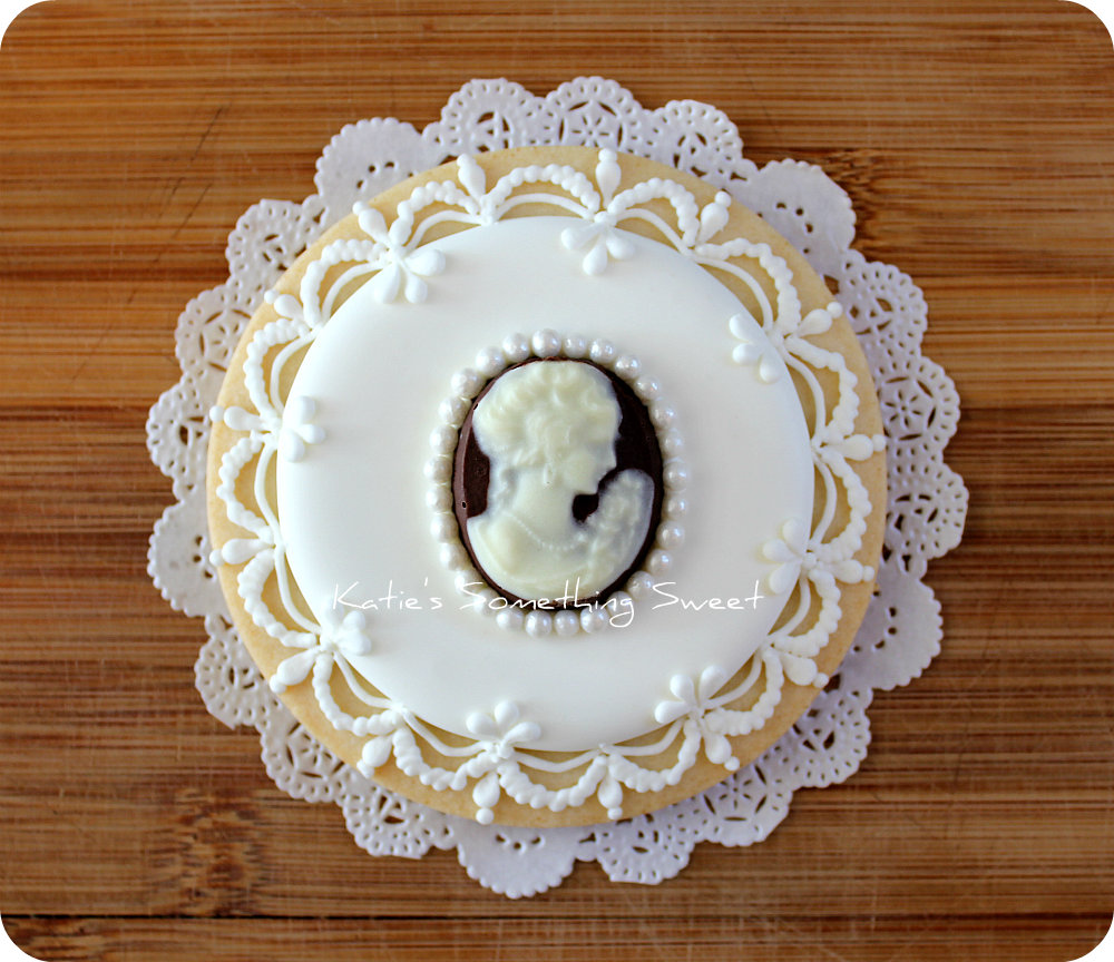 {Katie's Something Sweet} Cameo Cookies