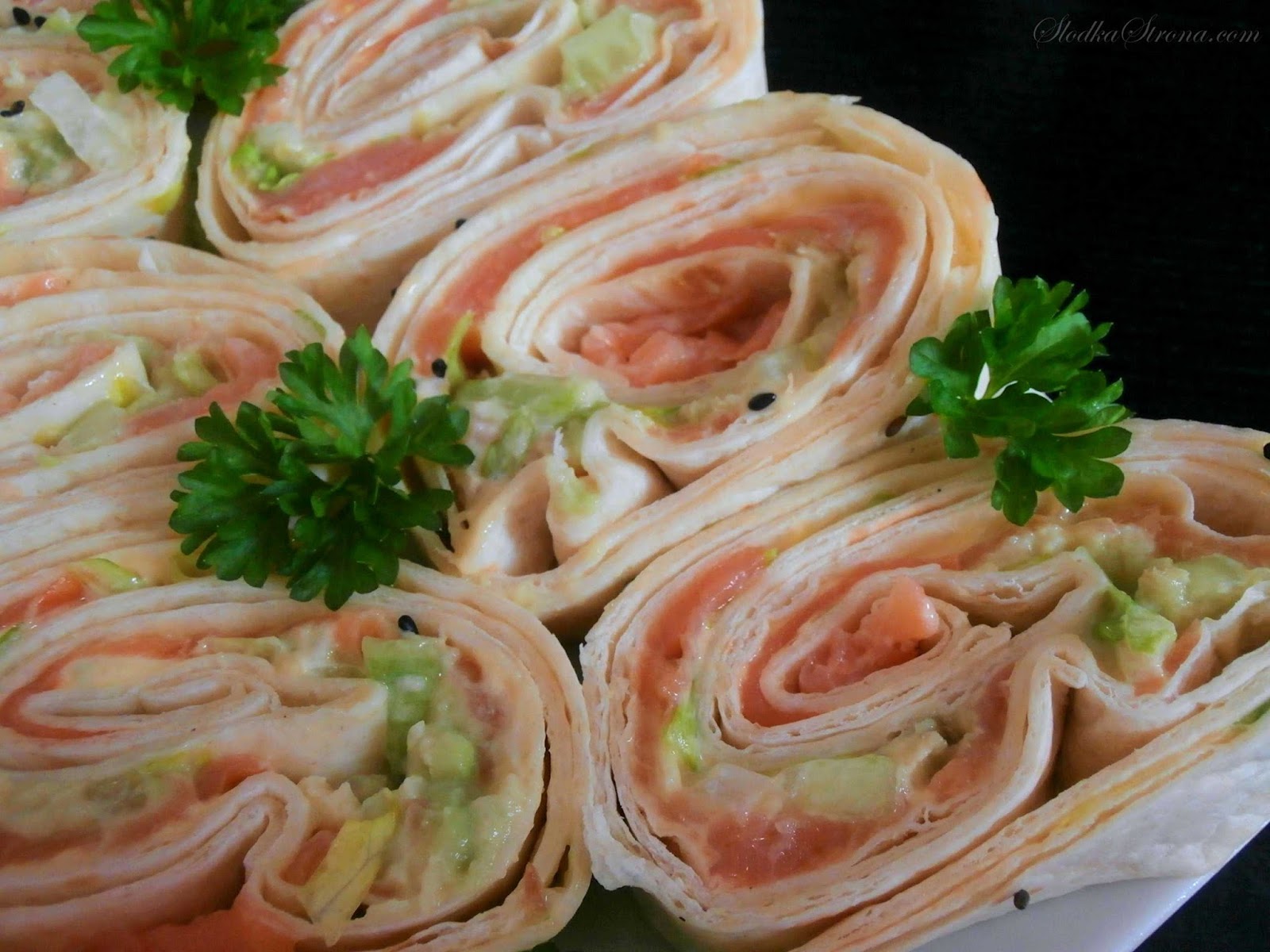 Słodka Strona Roladki z Tortilli na Zimno z Łososiem Wędzonym i Awokado