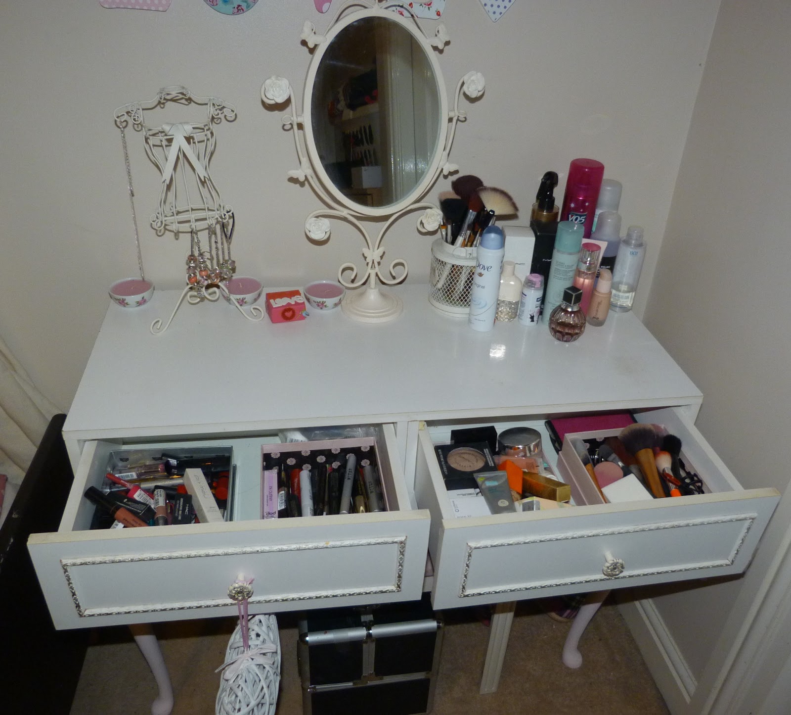 Be Uniquely Beautiful My new make up area