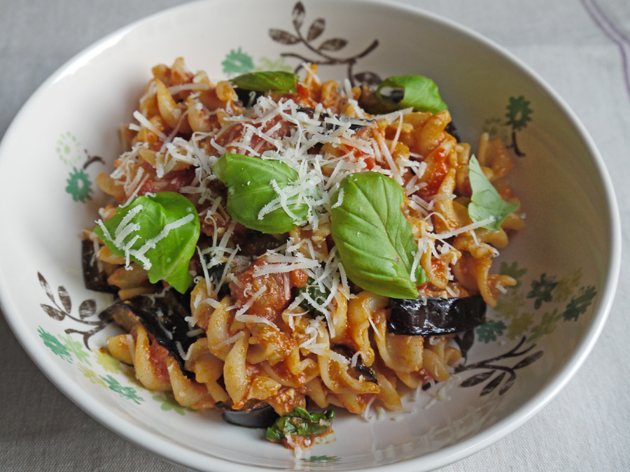 S e p a r a t e T o a s t e r s Aubergine, Tomato and Ricotta Pasta