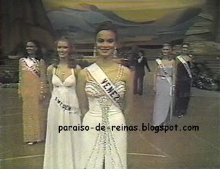 Con đường trở thành cường quốc sắc đẹp của Venezuela - Page 2 52Maritza+Sayalero%252C+Miss+Universo+1979+serenata+%25281%2529